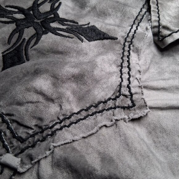 Roar Shirt Men XL Embroidered Distressed Long Sleeve Button Up Y2K Biker Rock - Picture 16 of 16